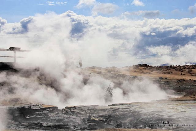 Pozos de lodos o barros hirvientes en Namafjall y Hverir (Islandia)