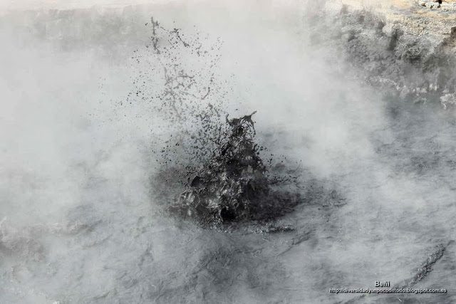 Pozos de lodos o barros hirvientes en Namafjall y Hverir (Islandia)