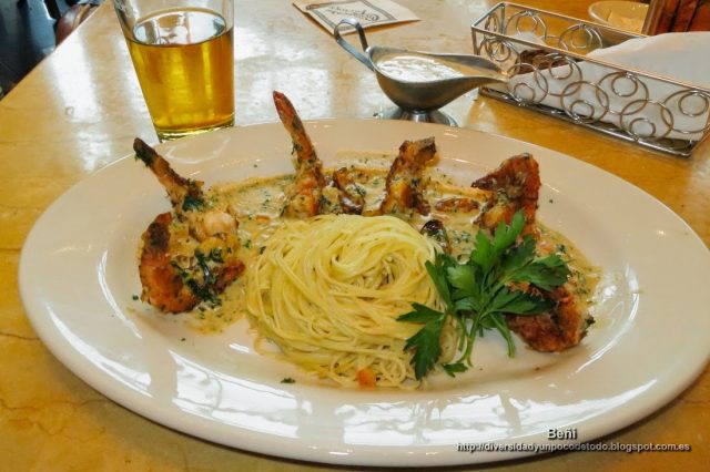 camarones con pasta y salsa de ostras