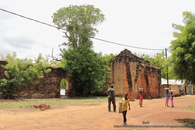 ruinas del mercado de esclavos en Janjanbureh